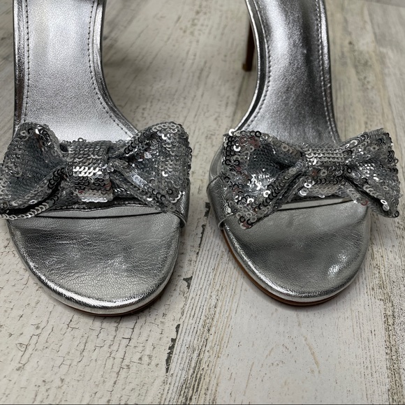 MICHAEL Michael Kors open toe sandal heels with silver sequin bow - 6.5M - Picture 3 of 9